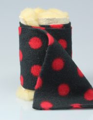 Puschel Schwarz rote Punkte